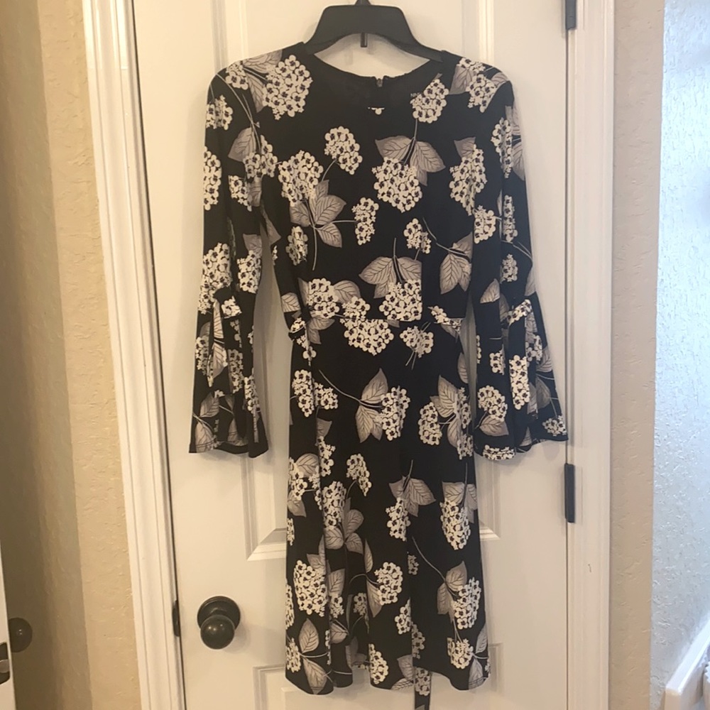 Sz 2 Nine West floral print with bell sleeve dress.